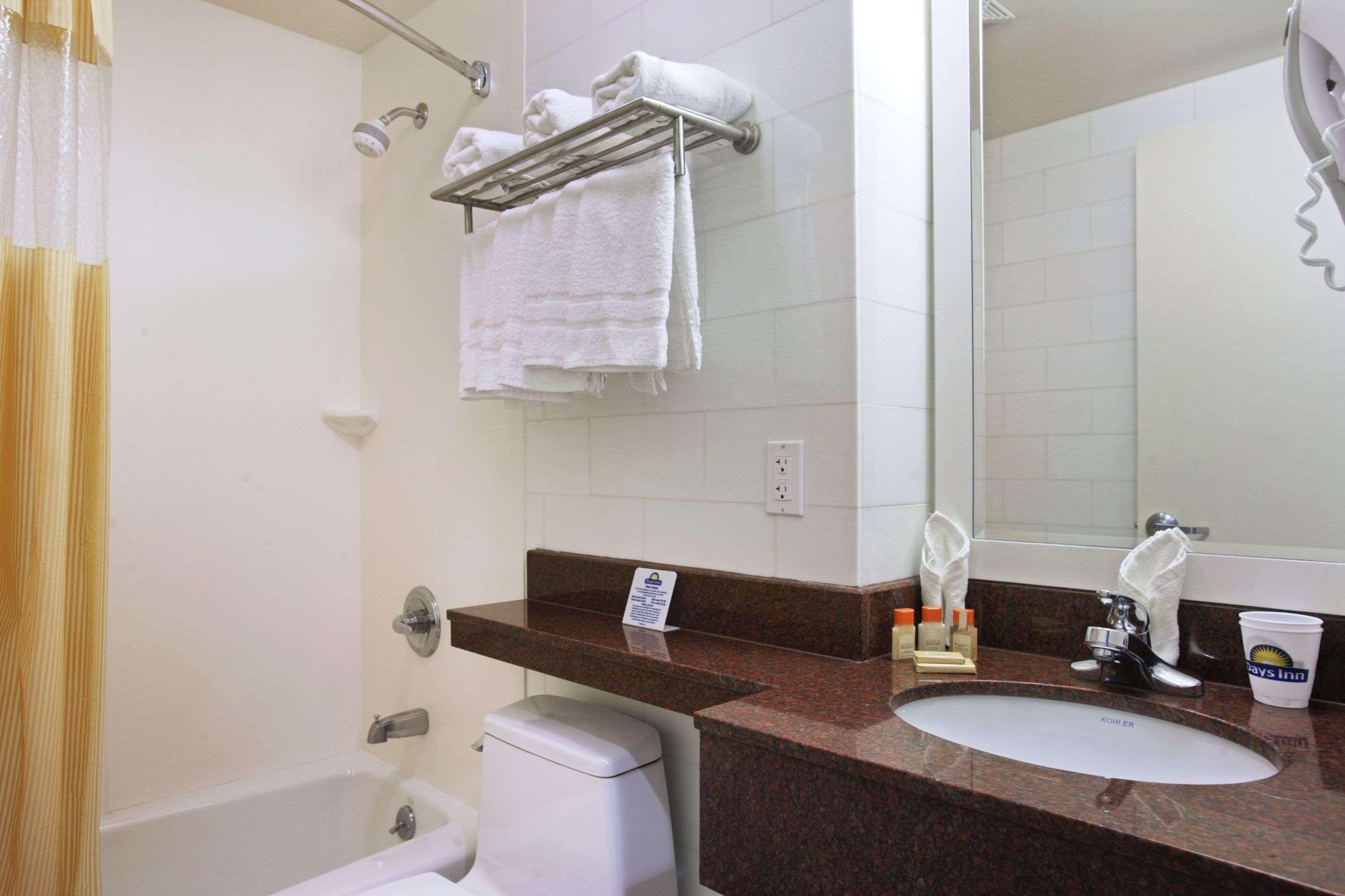 ניו יורק Days Inn Bronx חדר תמונה